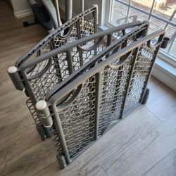 Overflo Vinyl Toddler Fence