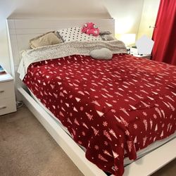 Modern Lacquer Platform Bed, White