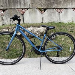 Blue Hybrid Cannondale Bike - Like New 