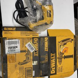 dewalt 1/2 drill. dw235g