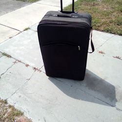 Suitcase Large 3 Ft By 2 Ft Paid 160 Sac 60