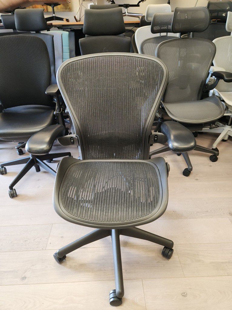 HERMAN MILLER AERON FULLY LOADED ADJUSTABLE LEATHER ARMS & LUMBAR SUPPORT SEAT ANGLE REAR TILT LOCK TILT TENSION ADJUSTMENTS MORE 200 AVAILABLE!  