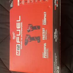 Milwaukeea M12 impact and Drill set