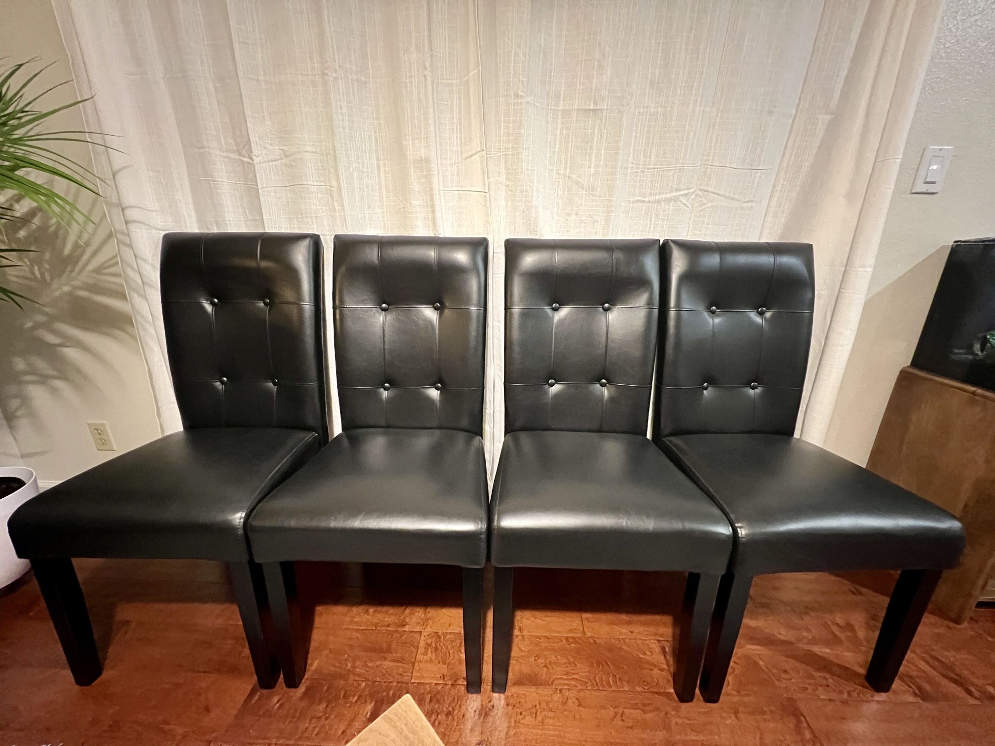 Dining Table & Chairs