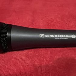 Sennheiser e 835 Cardioid Dynamic Vocal Microphone