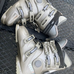 Ski boots Mondo Size 24, size 6