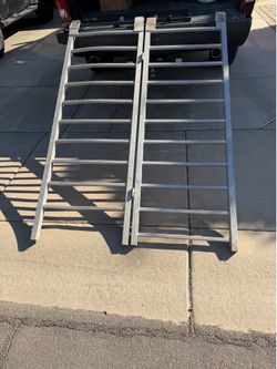 Folding aluminum ramp