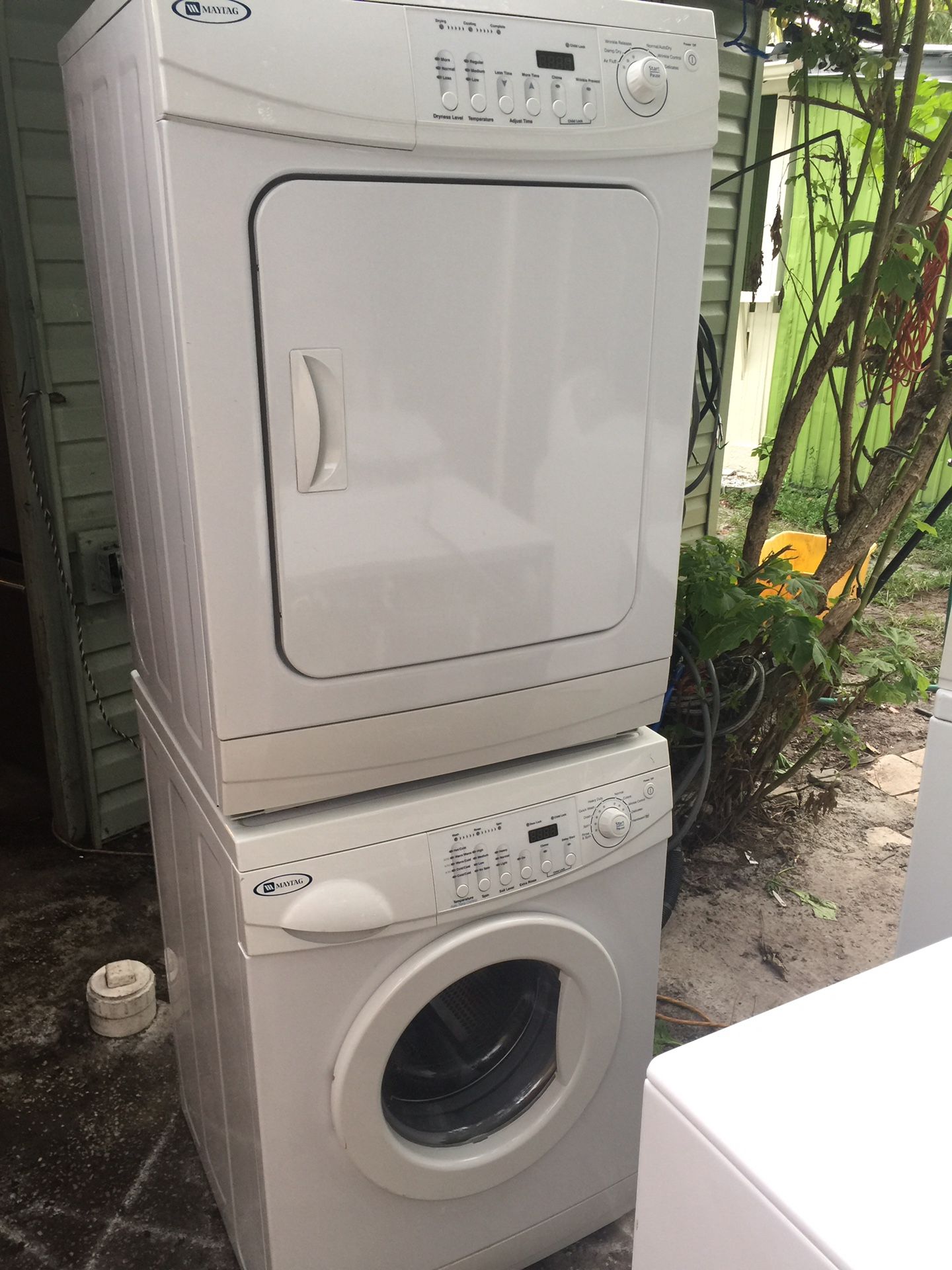 Washer and dryer maytang small 24”