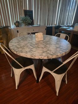 Round dining table for 4 with chairs