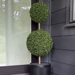 Brand New 4' UV Resistant Boxwood Topiary Tree – In Box
