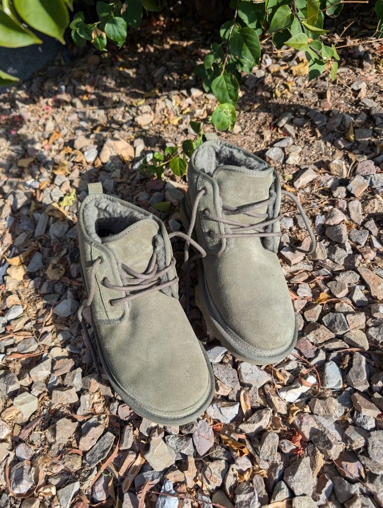 UGG Classic Neumel Chukka Boots Burnt Olive Green Women's 12 Mens 10