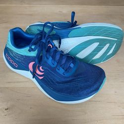 Like New TOPO Ultrafly5 women’s 6