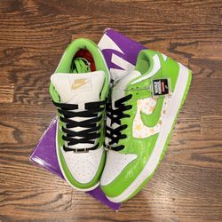 Supreme x Nike SB Dunk Low “ Mean Green”