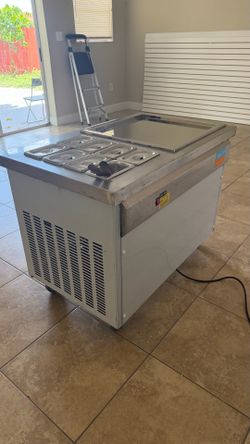 Ice cream roll machine / Máquina de helados rollos