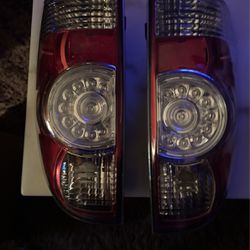 2015 Toyota Tocoma Tail Light 