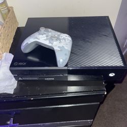 Xbox One Console Controller and Cord