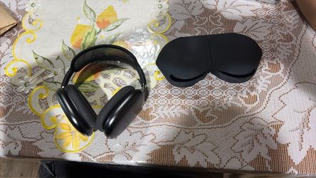 Apple AirPods Max Headphones with Case 1st gen