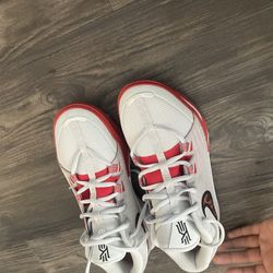 Nike Kyrie Flytrap 6 Phantom Dust University Red 