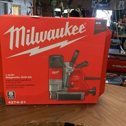 Milwaukee Magnetic Drill Press