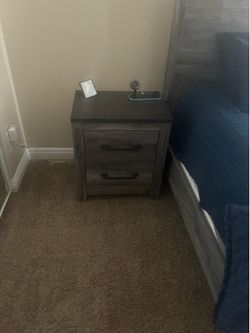 Ashley King Bedroom Set – Bed, Dresser & 2 Nightstands – Excellent Condition