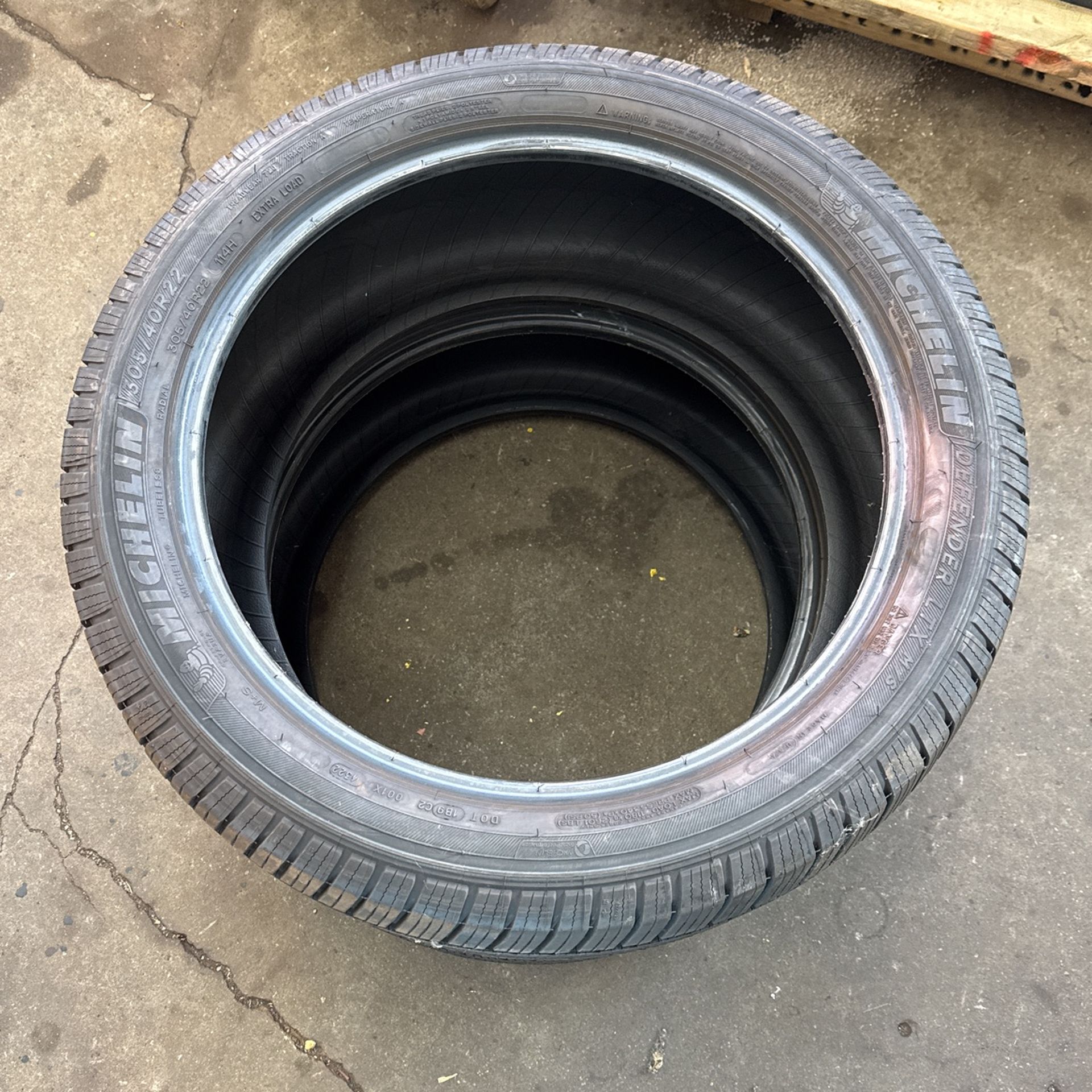 Michelle Defender LTX 305/40/22