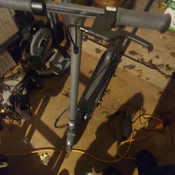 Small  Electric  Scooter  With  Lights Charger 