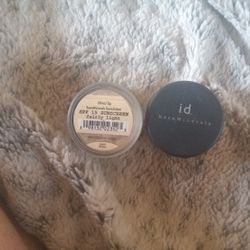 2 Bare minerals Foundations 4grams!