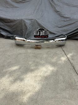 GMC Yukon 1999. 2006 front and bumper open box and never been used.