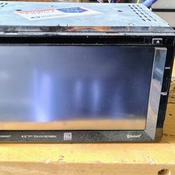 Dual Touchscreen Radio 