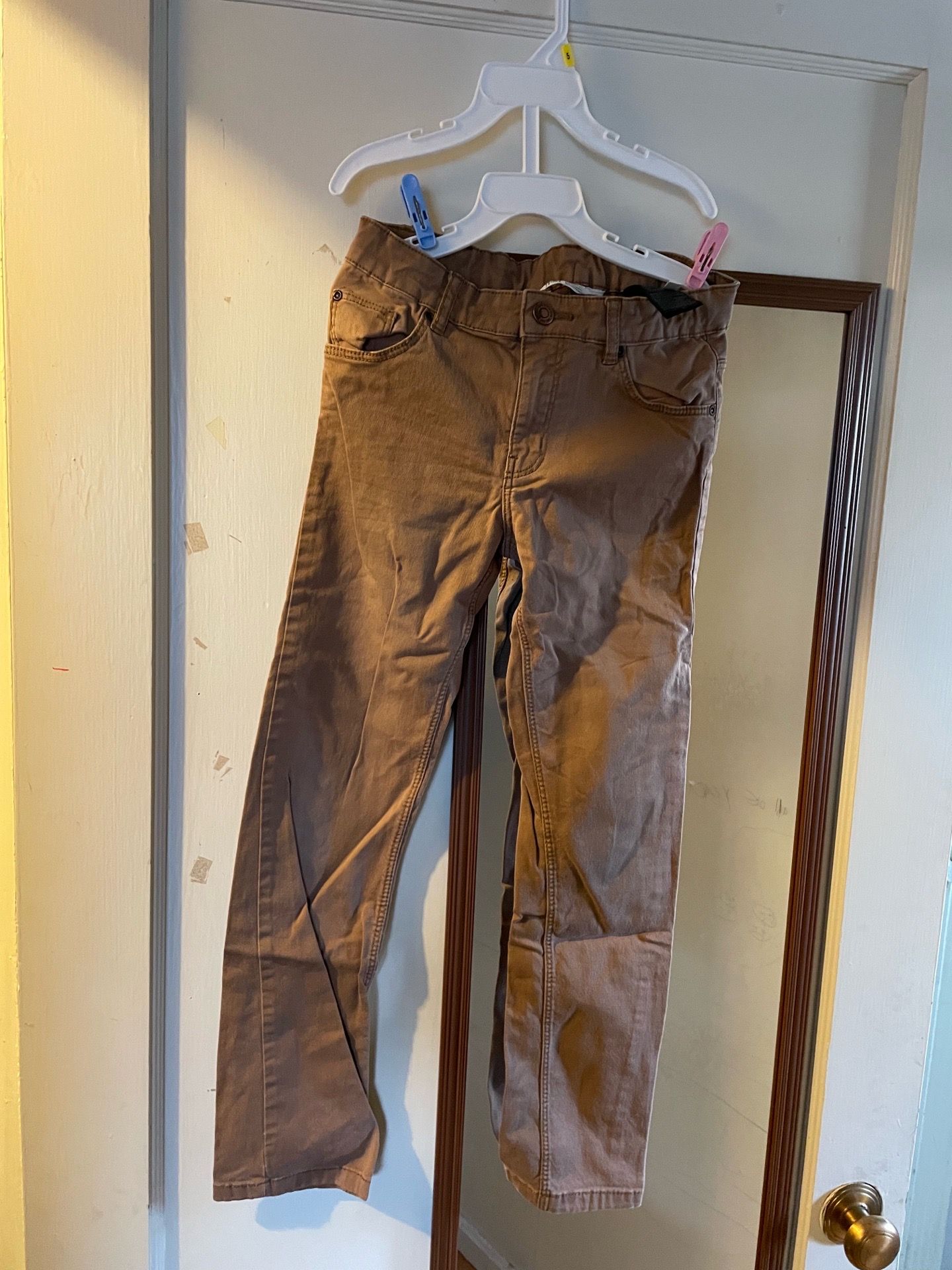 H&M Kids Khaki Casual Trousers / Jeans This is a very durable and versatile pair of H&M kids' trousers. The color is a classic neutral khaki brown, an