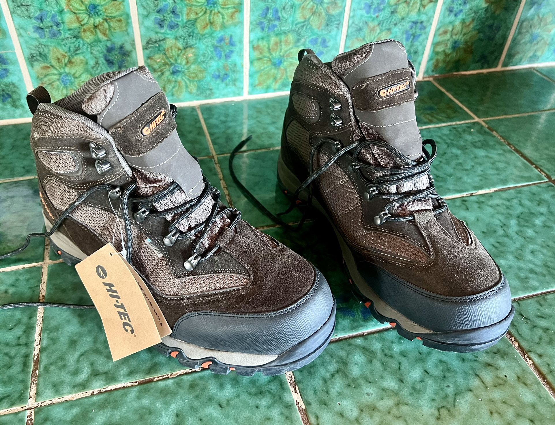 New Hiking Boots-13W