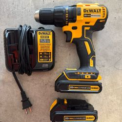 DeWalt Drill - DCD777