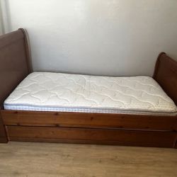 Pottery barn, twin trundle