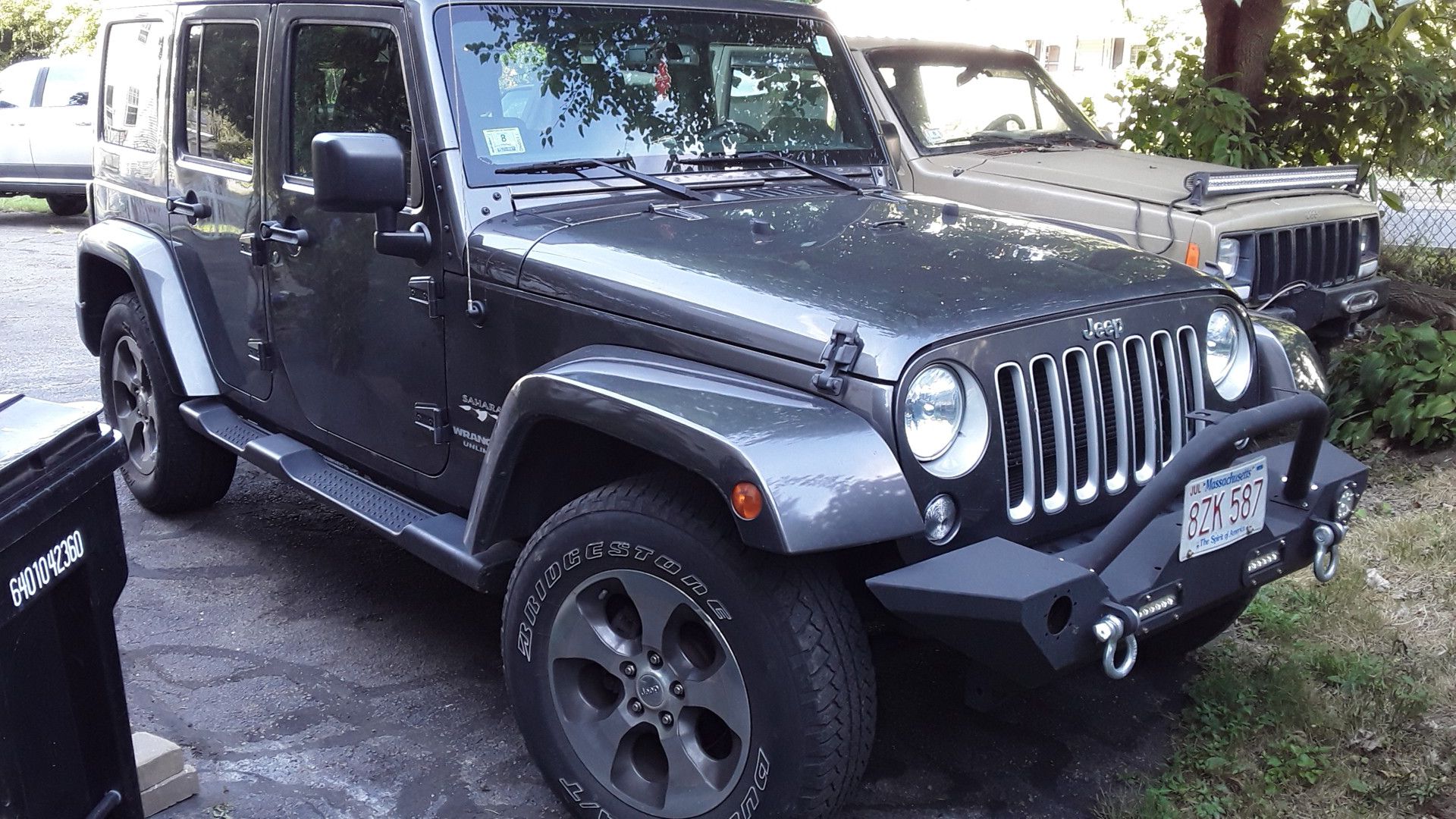 Jeep wrangler Sahara unlimited give me 3000 and pay the bank 25.000