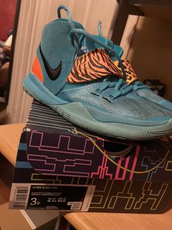 Like New Boys Kyrie 6 Size 3y $25