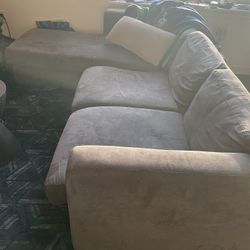Reversible sectional Couch 