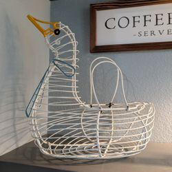 Vintage 1960s Wire Goose Egg Basket 