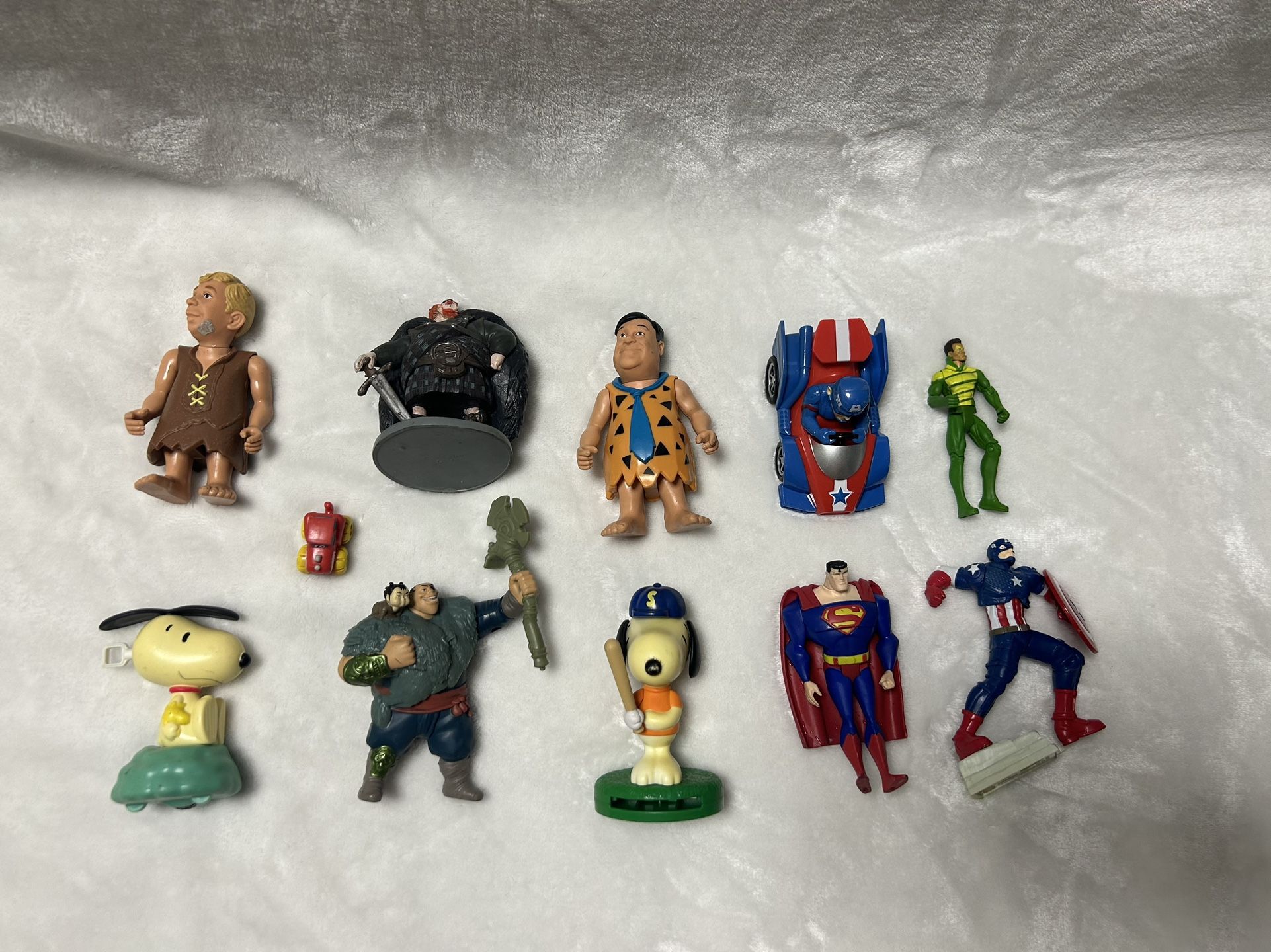 action figures toy cars snoopy superman captain America Flintstones King Fergus