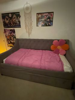 Twin Day Bed with Trundel (mattresses included)