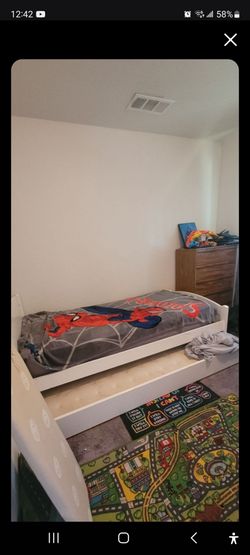 TWIN BED with Trundle on bottom