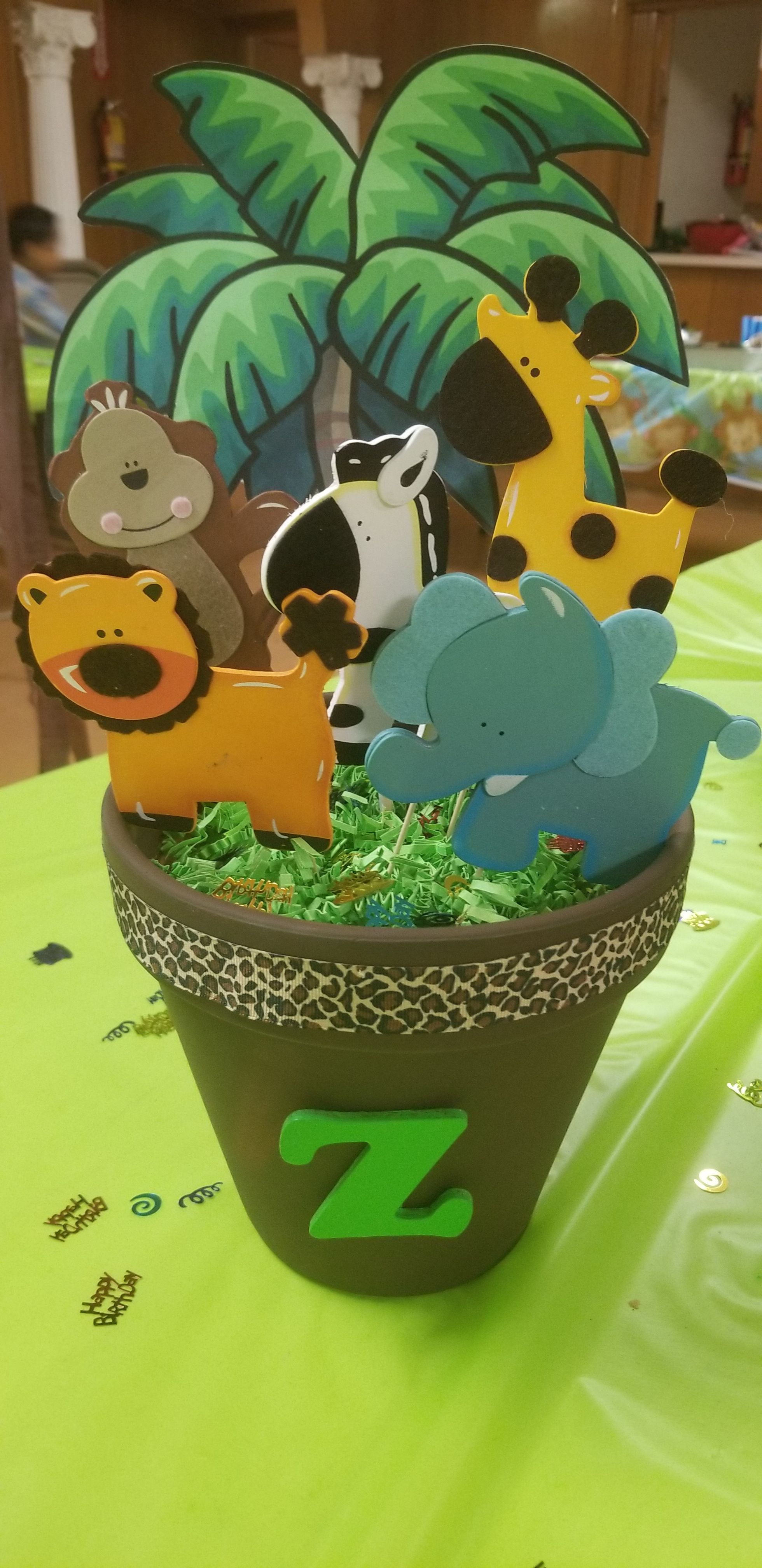 safari party centerpieces