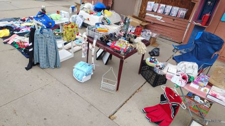 Yard sale today in Greeley 4th St & 11th Ave 😁