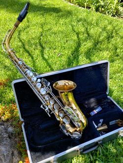 Selmer Bundy, Saxophone With It's Case,
