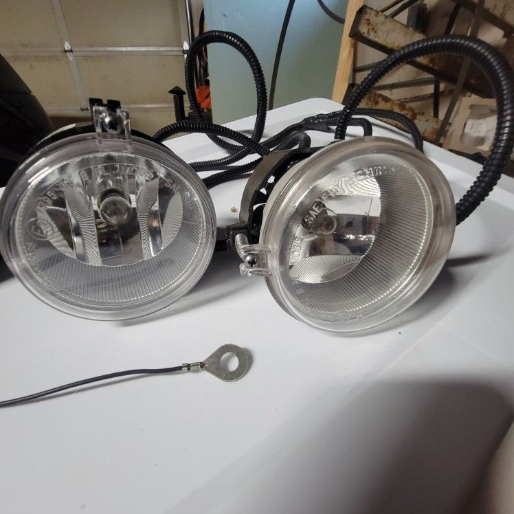2010-14 Dodge Chrysler Jeep fog lights with harness and switch.