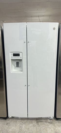 GE side by side in excellent condition