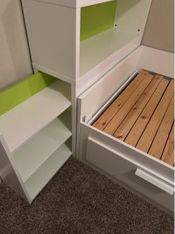 Twin to King daybed with 2 storage drawers & bookeshelf