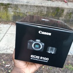 Canon EOS R100