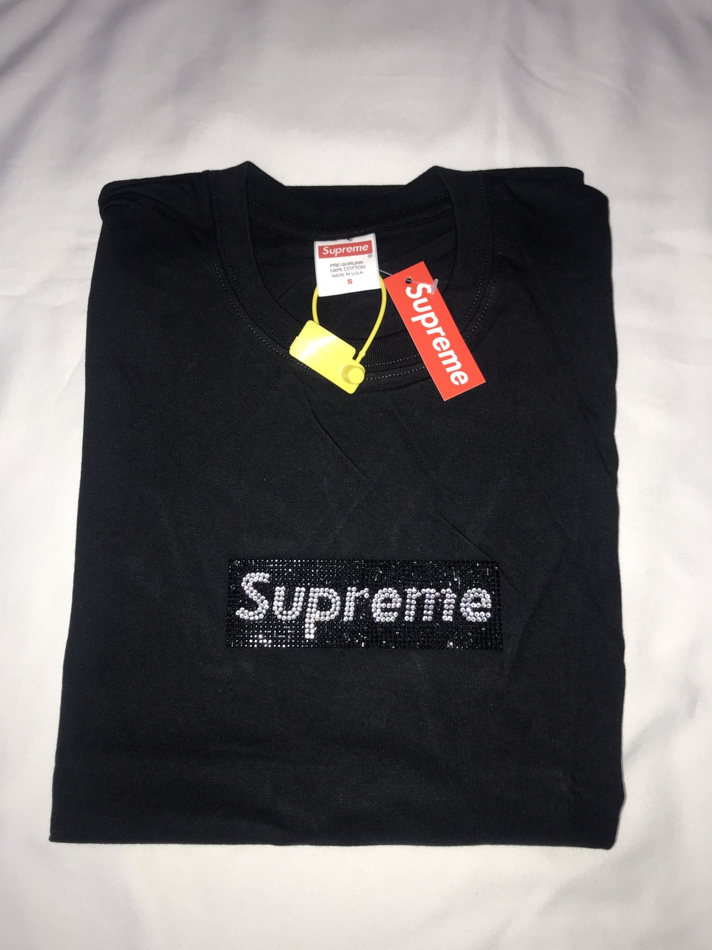 Suprem swavorski box Logo black men’s small UA