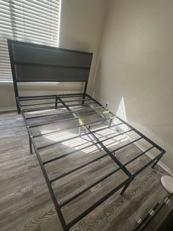 Zinus Queen headboard & Metal Platform bed frame Grey upholstered & black metal 14” tall