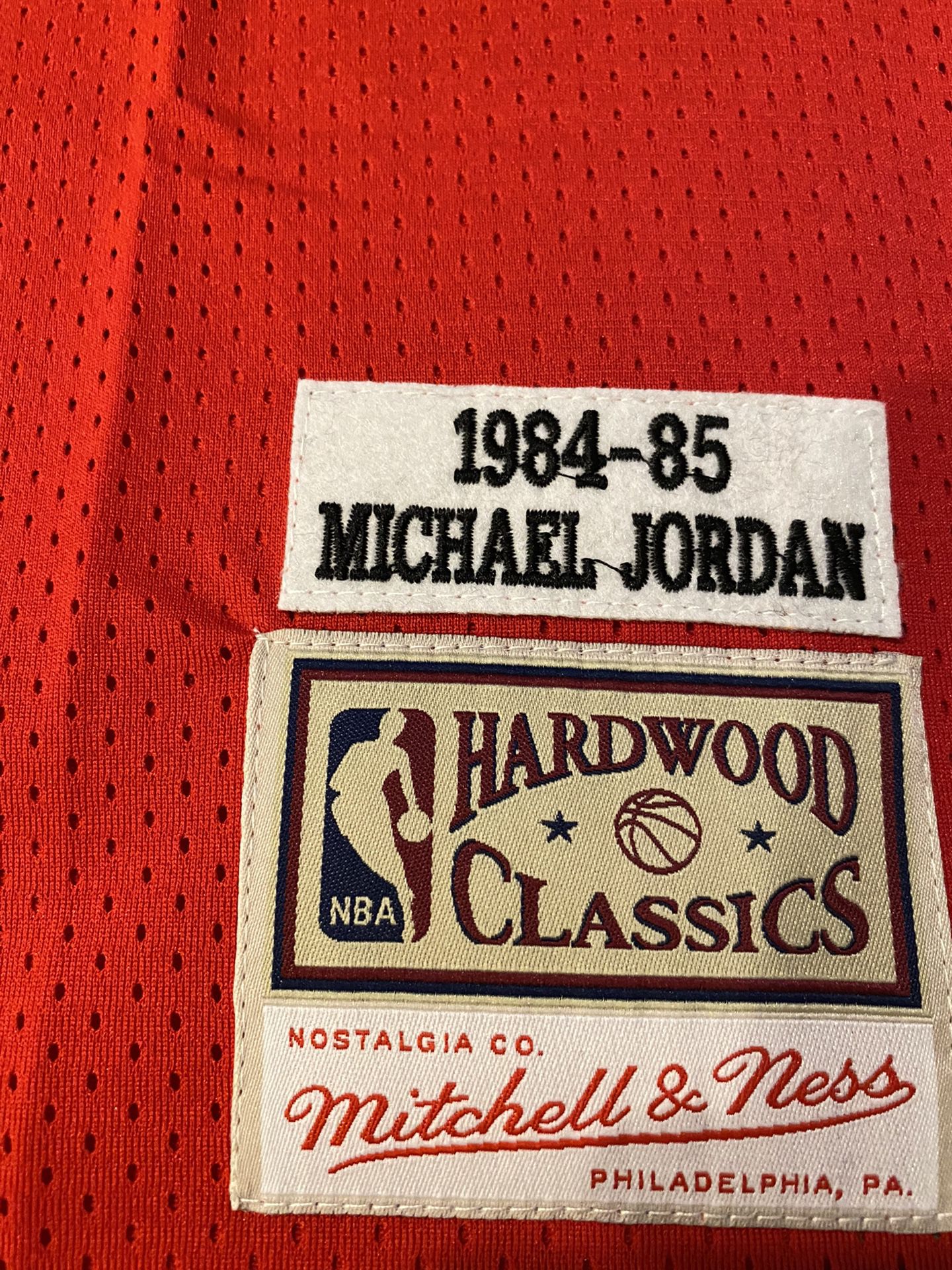 PREMIUM GOLD MITCHELL & NESS NBA MICHAEL JORDAN CHICAGO BULLS 95-96 JERSEY  for Sale in Oak Lawn, IL - OfferUp